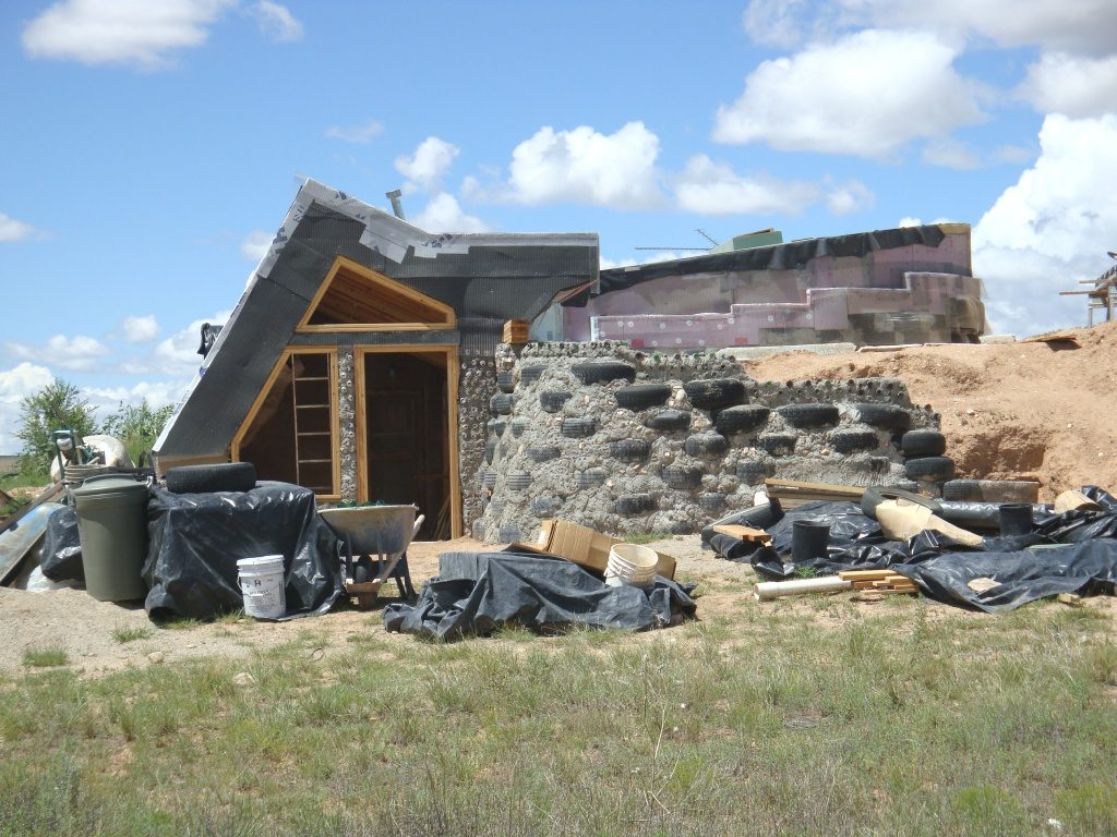 earthship-construction