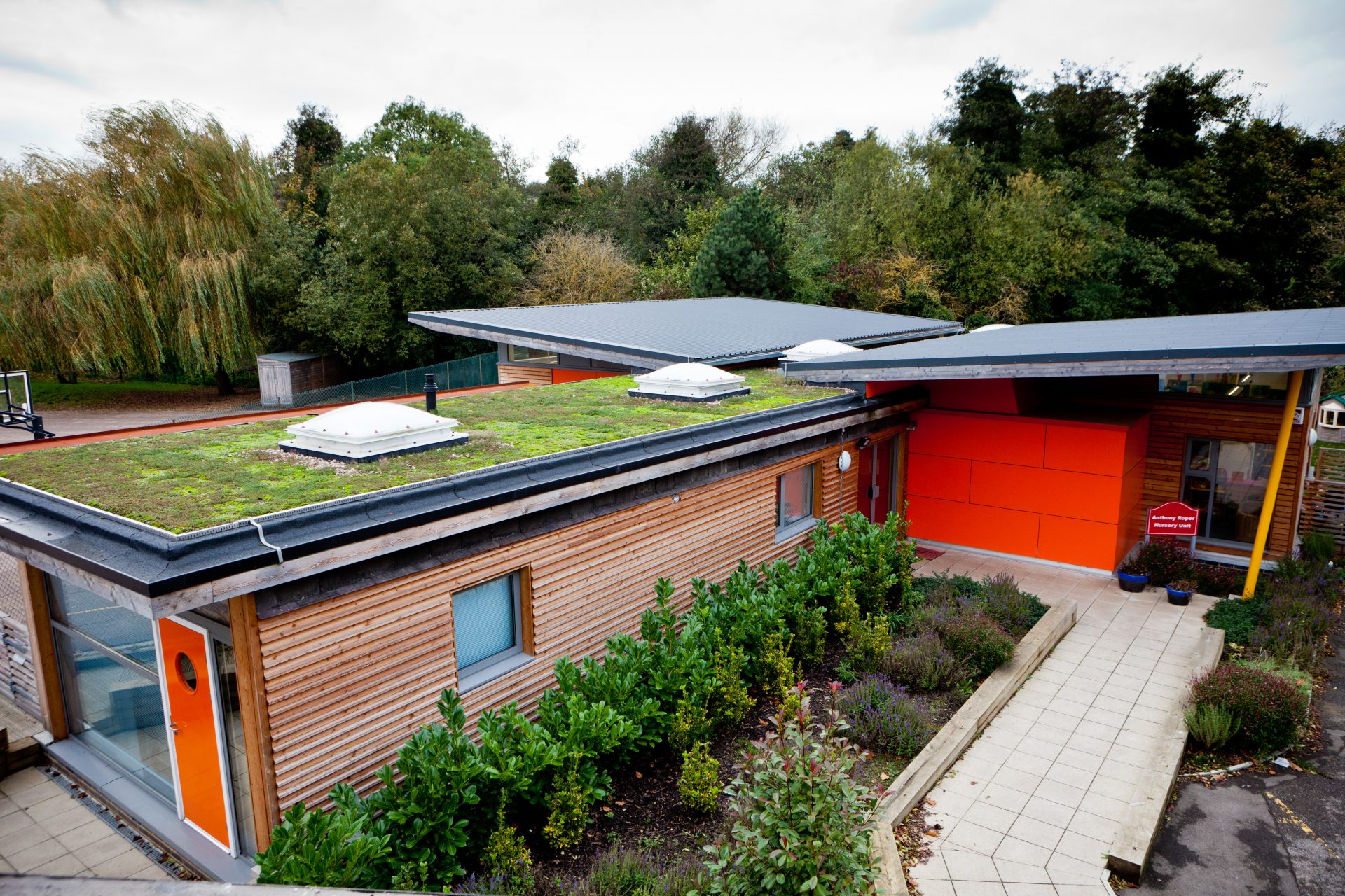 School Architects 003 image showing sedum roof and rooflight on sustainable school project